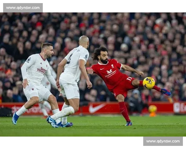 滕哈赫力挽希克留队!英超意甲豪门争抢捷克锋霸 滕哈赫力挽希克留队!英超意甲豪门争抢捷克锋霸