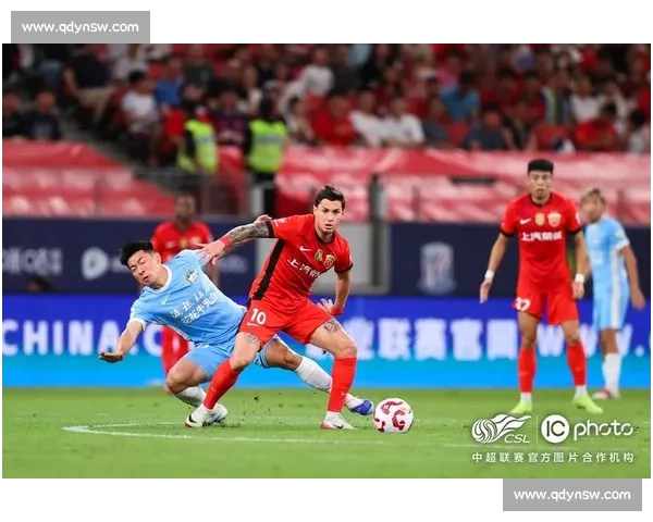 河南队赛前踩场砺兵 酒祖杜康助力冲击海港 河南队赛前踩场砺兵 酒祖杜康助力冲击海港